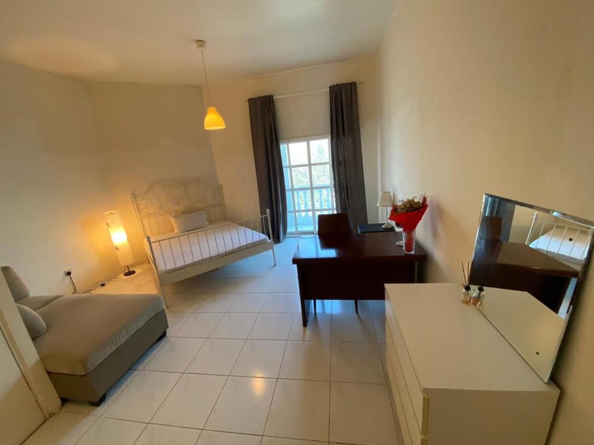 Comfortable Private Rooms In Compound Housing Dubái Exterior foto