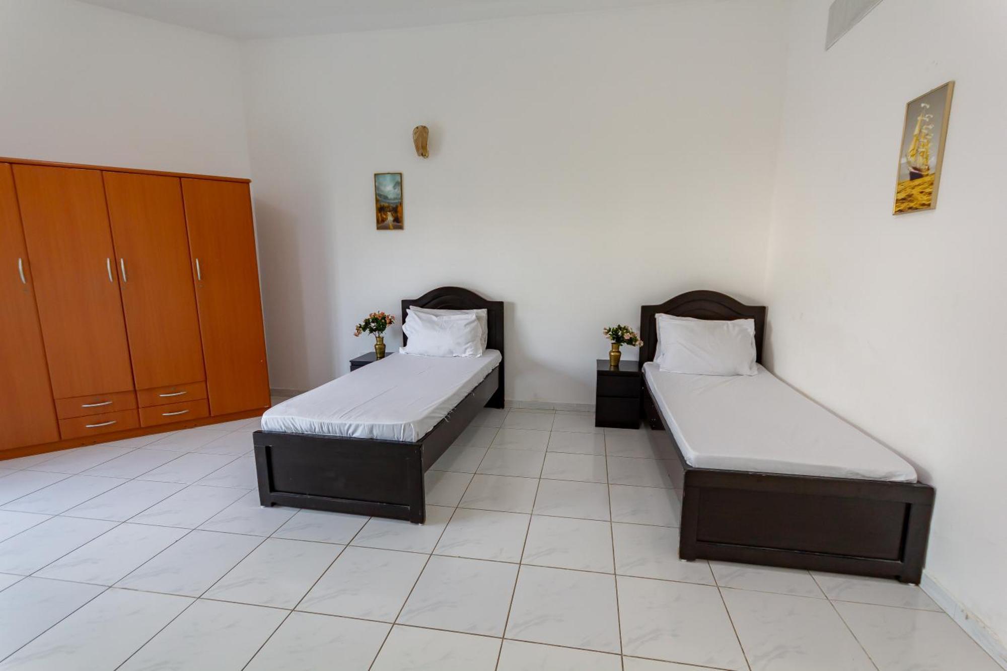 Comfortable Private Rooms In Compound Housing Dubái Exterior foto